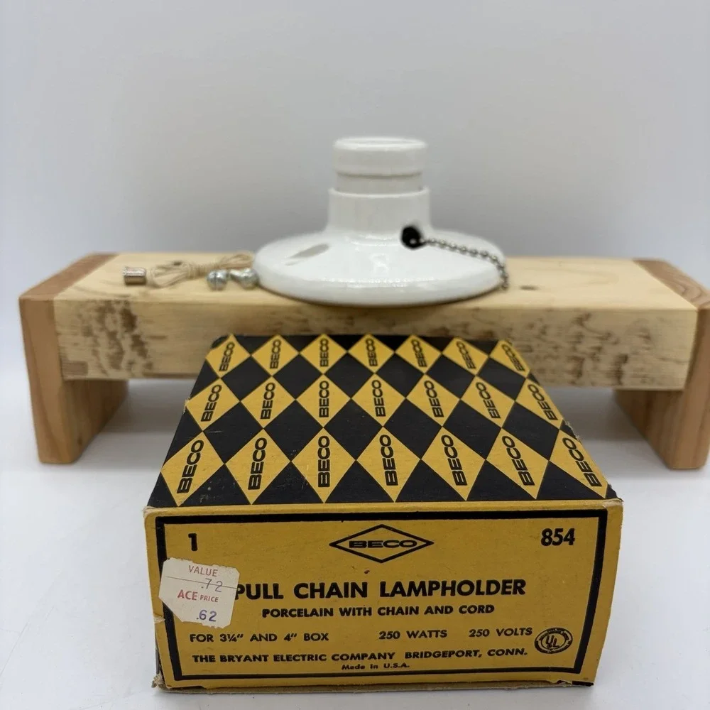 NOS Vtg BECO Porcelain Ceiling Pull Chain Lampholder White Bryant E.C. Made USA